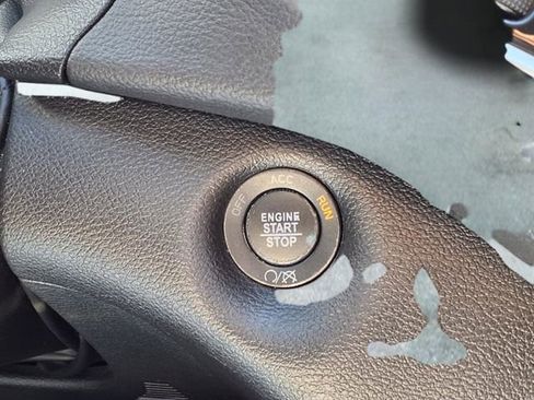 Used 2019 Jeep Cherokee Limited image 15