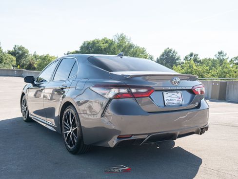 Used 2022 Toyota Camry SE w/ Cold Weather Package AWD/4WD image 5