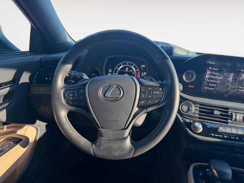 Used 2022 Lexus LS 500 w/ Accessory Package (Z1) RWD image 12