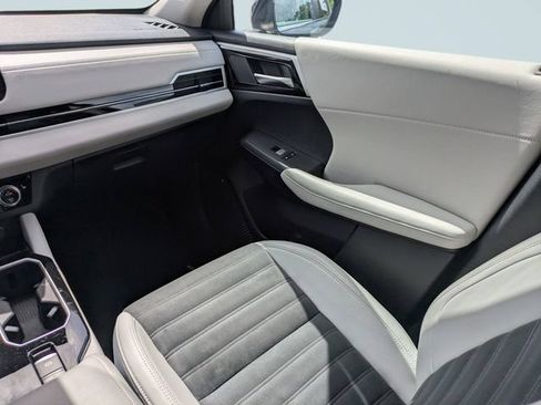 Used 2025 Mitsubishi Outlander SE FWD image 18