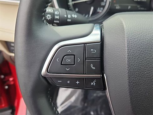 Used 2021 Toyota Highlander XLE image 22