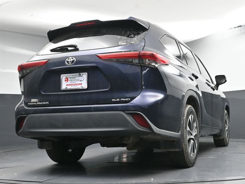 Used 2020 Toyota Highlander XLE image 27