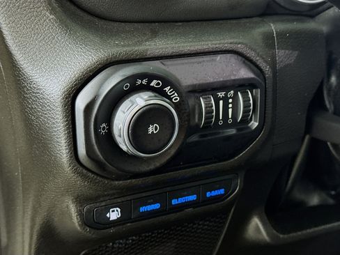 Used 2022 Jeep Wrangler Unlimited Sahara w/ Cold Weather Group image 4