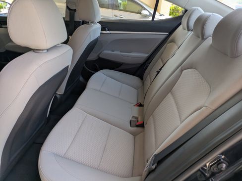 Used 2020 Hyundai Elantra SE FWD image 12