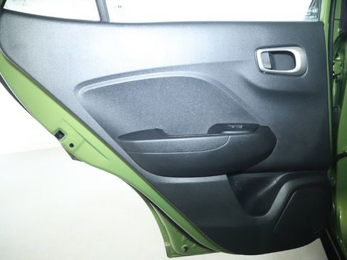 Used 2023 Hyundai Venue SEL FWD image 13