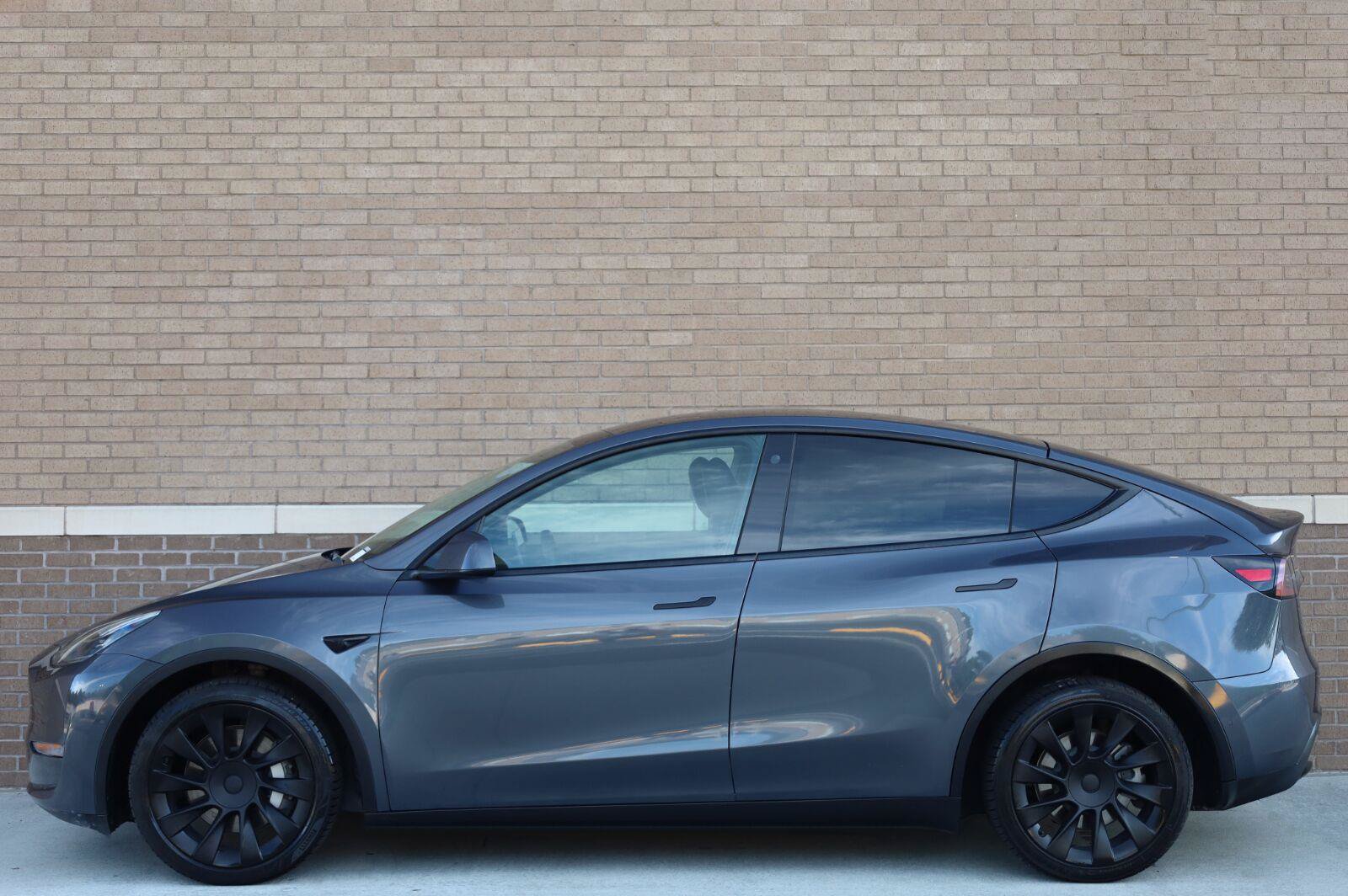 Used 2022 Tesla Model Y Long Range AWD/4WD image 3