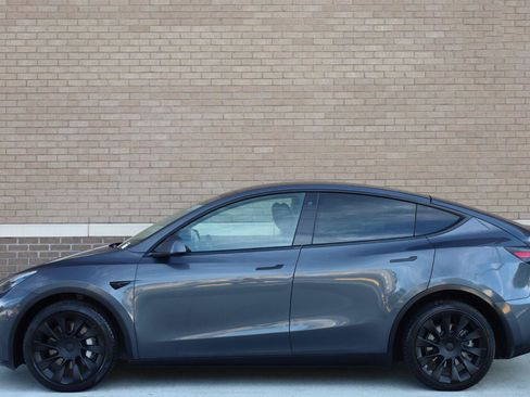 Used 2022 Tesla Model Y Long Range AWD/4WD image 3