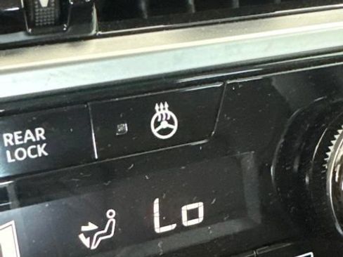 Certified 2024 Nissan Pathfinder SL w/ Black Appearance Package AWD/4WD image 14