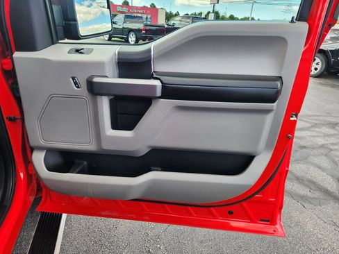 Used 2015 Ford F150 XLT AWD/4WD image 12