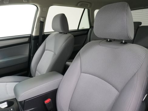 Used 2019 Subaru Outback 2.5i Premium image 10