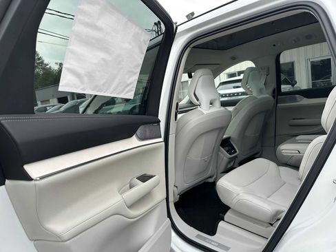 New 2025 Volvo EX90 Ultra image 16