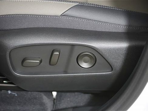 New 2026 Chevrolet Equinox LT w/ Convenience Package II image 14