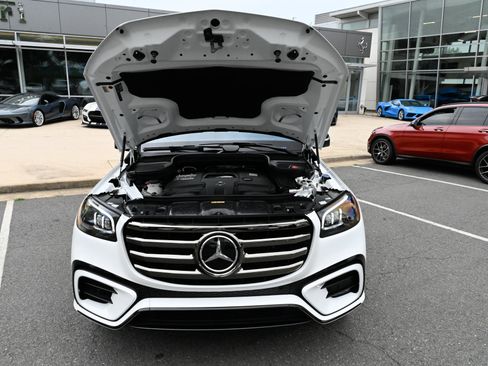 Used 2025 Mercedes-Benz GLS 580 4MATIC image 62
