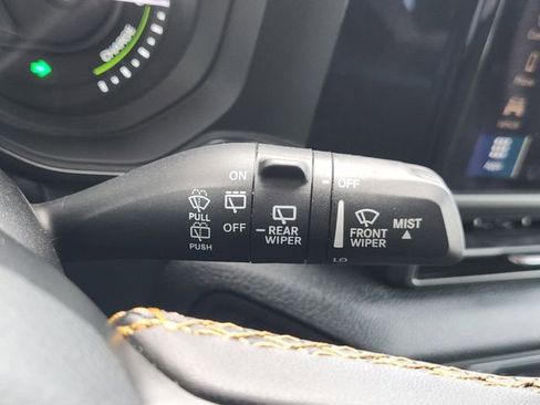 Used 2024 Jeep Wrangler Unlimited image 27