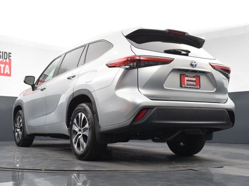 Used 2022 Toyota Highlander XLE image 31
