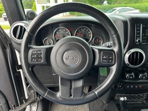 Used 2014 Jeep Wrangler Unlimited Sahara w/ Connectivity Group AWD/4WD image 21