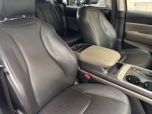 Used 2026 Kia Carnival FWD image 39