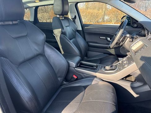 Used 2019 Land Rover Range Rover Evoque SE Premium image 16