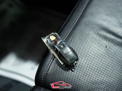 Used 2017 Porsche Cayenne Platinum Edition w/ Premium Package (PJV) image 53