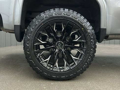 Used 2025 GMC Sierra 1500 Denali Ultimate image 11