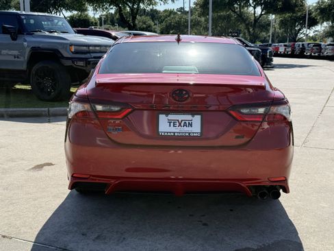 Used 2024 Toyota Camry SE FWD image 6