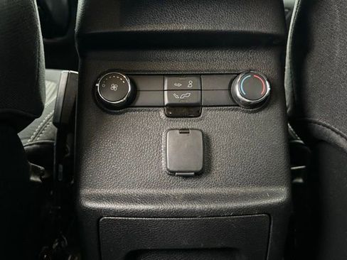 Used 2017 Ford Explorer XLT image 17