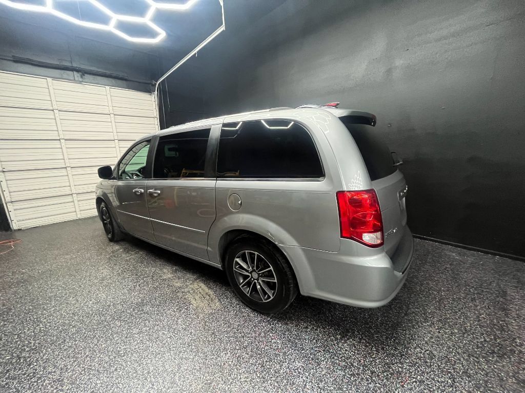 Used 2017 Dodge Grand Caravan SXT FWD image 5