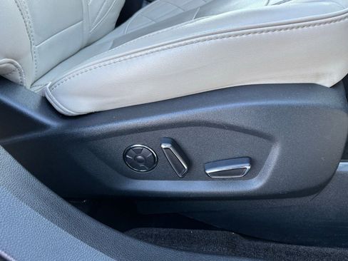 Used 2018 Ford Explorer Platinum AWD/4WD image 25