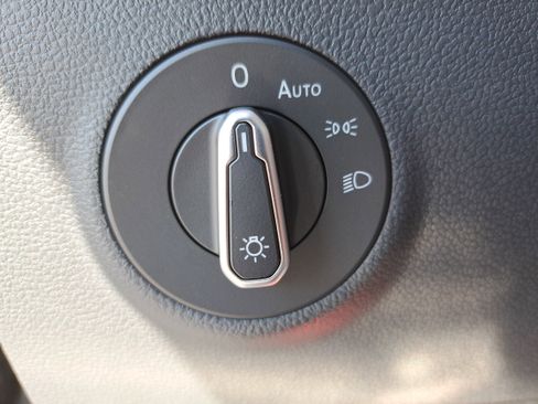 New 2026 Volkswagen Taos SE image 24