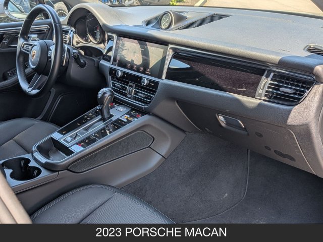 Used 2023 Porsche Macan AWD/4WD image 28