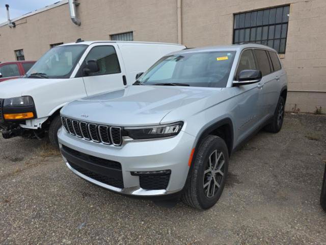 Certified 2023 Jeep Grand Cherokee L Limited AWD/4WD image 2