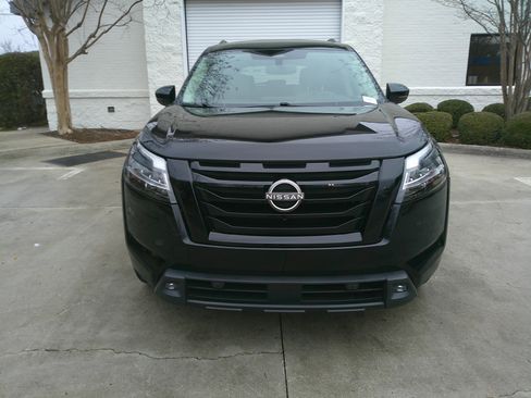 Used 2022 Nissan Pathfinder SL w/ SL Black Package image 3