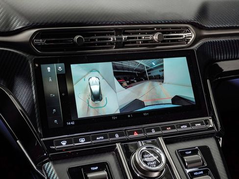 Used 2025 Aston Martin V8 Vantage Coupe image 28