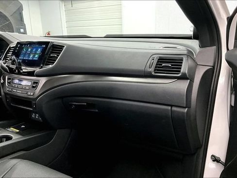 Used 2025 Honda Passport EX-L image 19