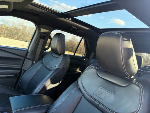 Used 2023 Ford Explorer ST w/ Equipment Group 401A image 18