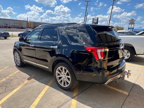 Used 2017 Ford Explorer Limited FWD image 4