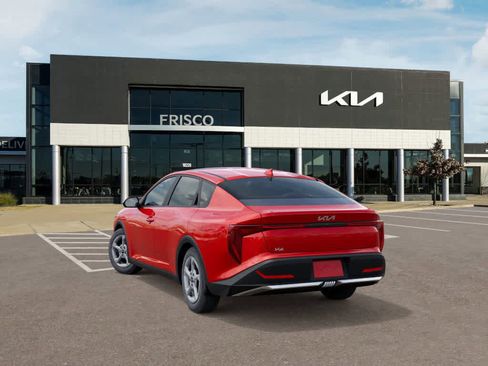 New 2025 Kia K4 LXS image 4