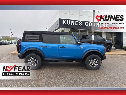 Used 2023 Ford Bronco Badlands image 13