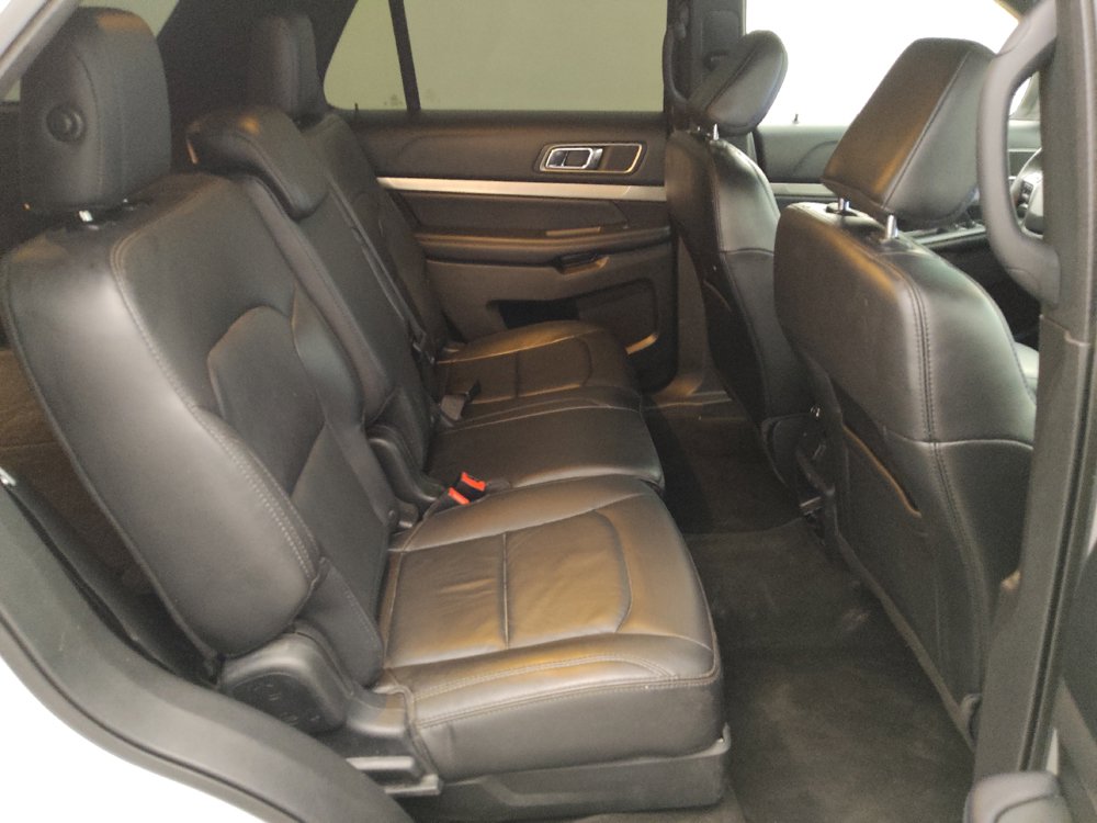 Used 2018 Ford Explorer XLT w/ Equipment Group 202A FWD image 19