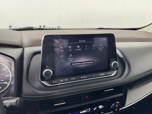 Used 2023 Nissan Rogue SV image 17