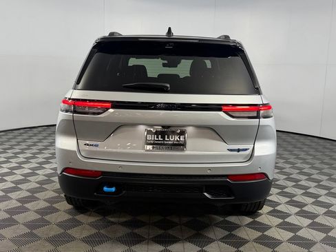 Used 2023 Jeep Grand Cherokee Trailhawk w/ Advanced Protech Group II AWD/4WD image 8