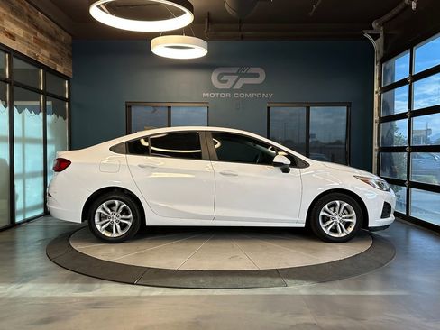 Used 2019 Chevrolet Cruze LS w/ LS Convenience Package FWD image 2