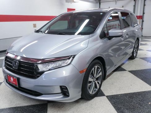 Used 2023 Honda Odyssey Touring image 5