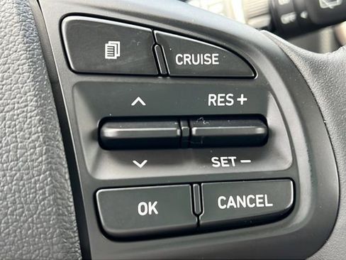 Certified 2022 Hyundai Venue SEL w/ Cargo Package FWD image 30