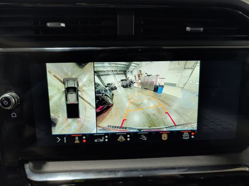 Used 2024 GMC Sierra 2500 AT4 w/ AT4 Premium Plus Package AWD/4WD image 14