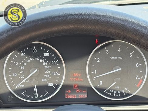 Used 2010 BMW 528i Sedan w/ Sport Pkg RWD image 25