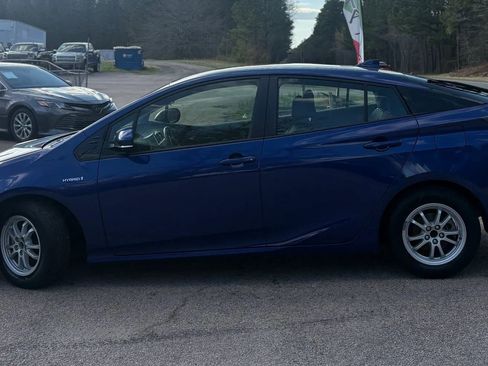 Used 2018 Toyota Prius Three image 3
