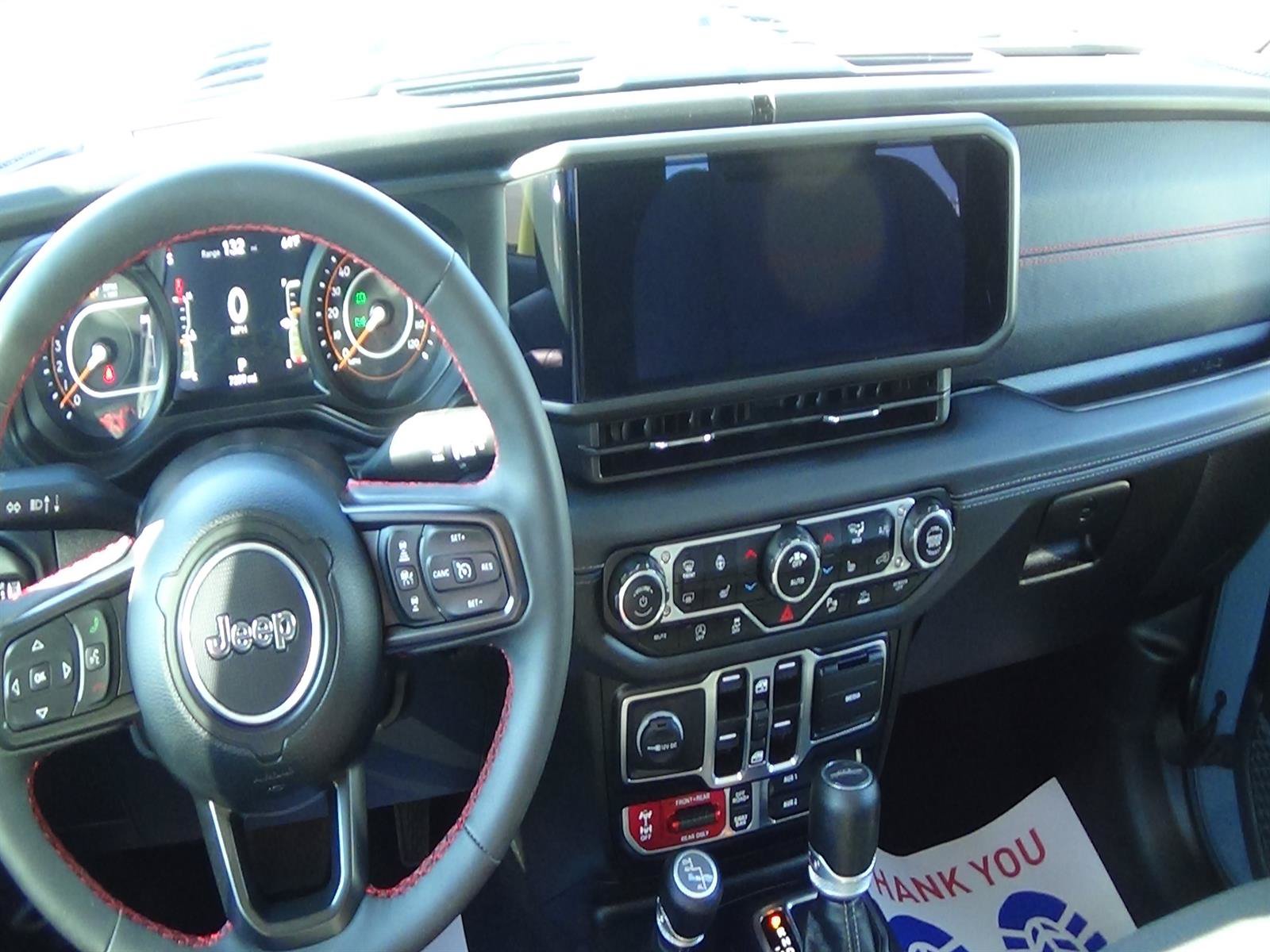 Used 2024 Jeep Gladiator Rubicon w/ Technology Group AWD/4WD image 12