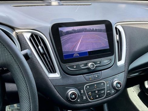 Used 2022 Chevrolet Malibu LT FWD image 14