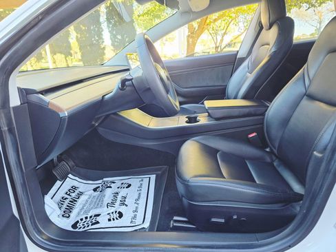 Used 2020 Tesla Model 3 Standard Range Plus image 14